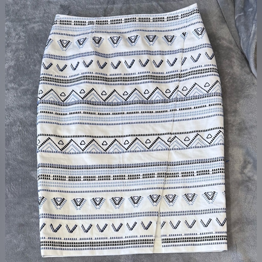 White House Black Market Embroidered Pencil Skirt - Picture 3 of 9
